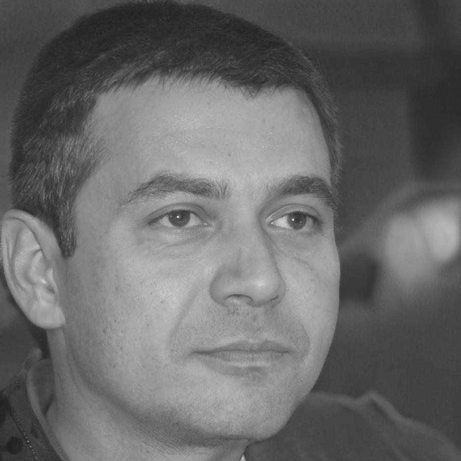 Retrato de Esteban Morales, especialista en comunicación financiera